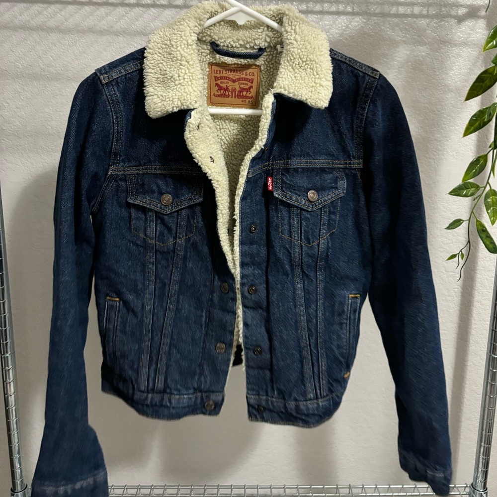 LEVIS Sherpa-Lined Denim Jacket